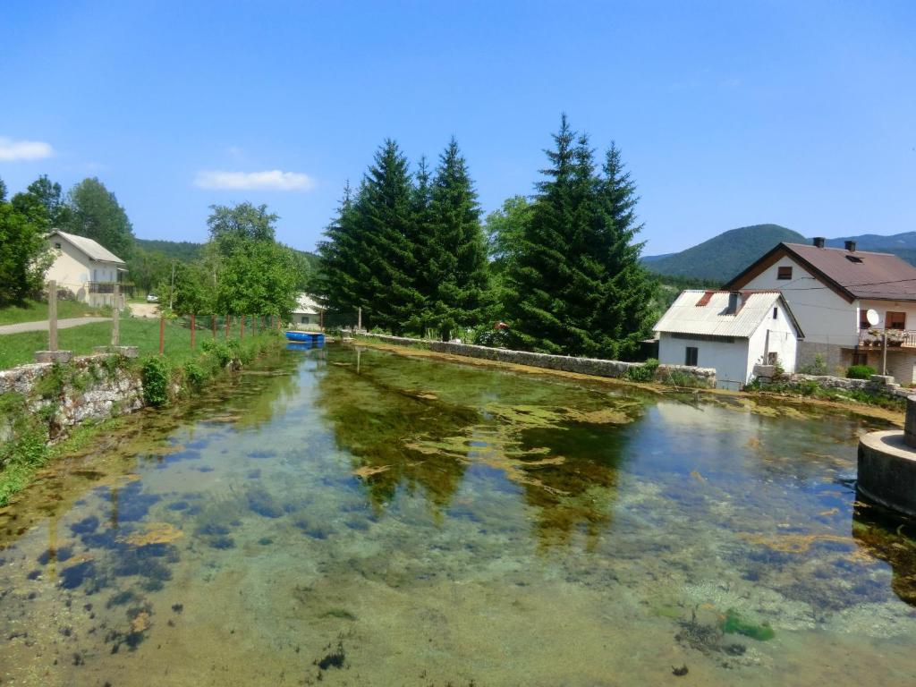 Hotel Pansion Izvor Korenica Zewnętrze zdjęcie