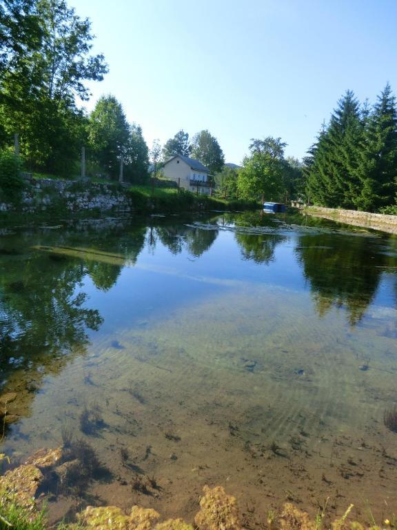 Hotel Pansion Izvor Korenica Zewnętrze zdjęcie