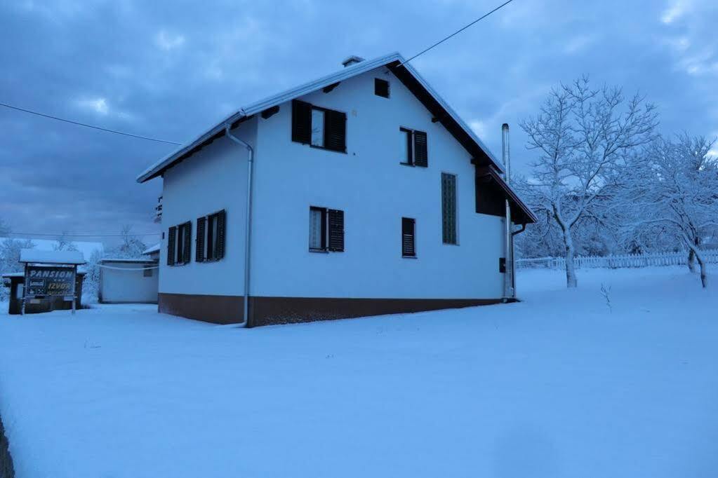 Hotel Pansion Izvor Korenica Zewnętrze zdjęcie